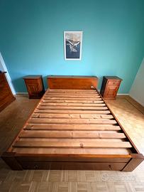 Camera da letto matrimoniale in legno, arte povera