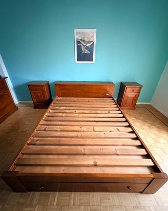 Camera da letto matrimoniale in legno, arte povera