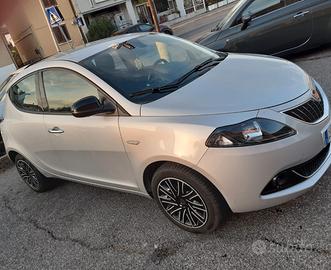 lancia Ypsilon ibrida 2022