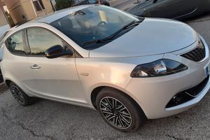 lancia Ypsilon ibrida 2022