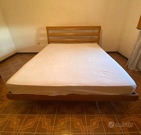 Camera con letto e armadio