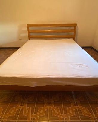 Camera con letto e armadio