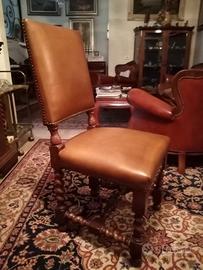 Coppia di sedie in cuoio.