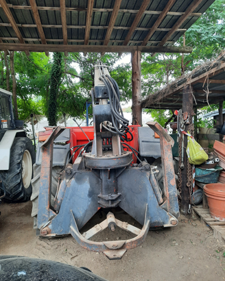 Trattore agricolo