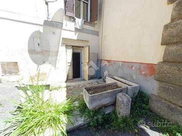 2 LOCALI A NEPI