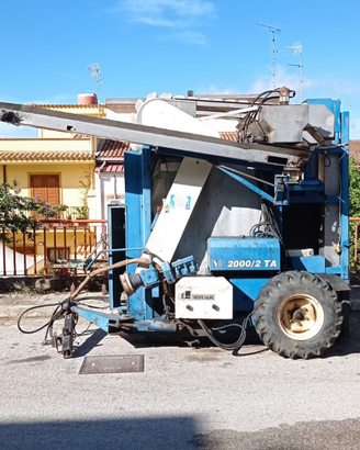 Vendemmiatrice trainata