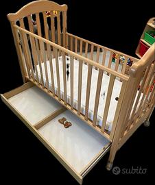 Lettino e materasso per bambini con cassetti, rote