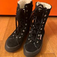 Stivali Superga in camoscio nero con pelo interno