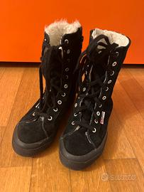 Stivali Superga in camoscio nero con pelo interno