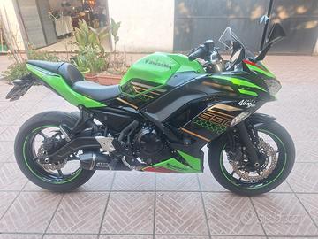 Kawasaki Ninja 650 con scarico Arrow