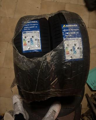 Pneumatici 205 60 16
