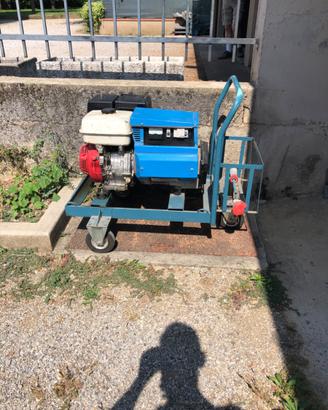 Generatore di corrente 220/380 V