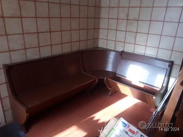 Panca ad angolo con contenitori