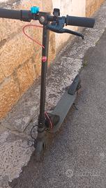 monopattino ducati e svariati ricambi 