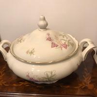 Zuppiera antica in porcellana