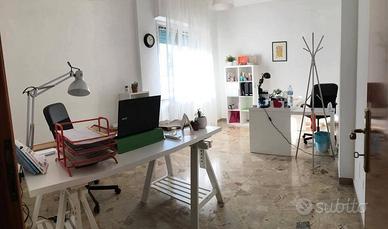 Stanza uso ufficio in studio professionale