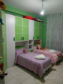 Cameretta con ampia cabina armadio e cassettiera !