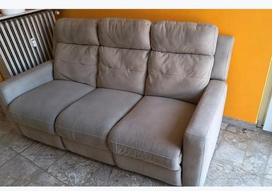divano 3/4 posti con 2 sedute relax reclinabili