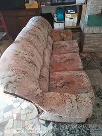Divani in legno, motivi a fiori