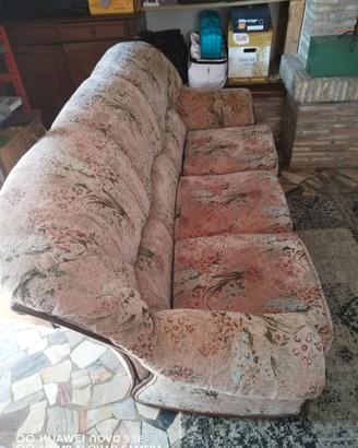 Divani in legno, motivi a fiori