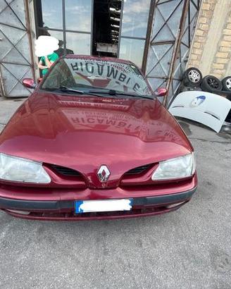 Ricambi Renault Megane 1.6 benz 75cv del 1997