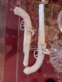 coppia di pistole in porcellana 