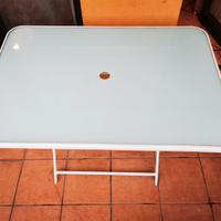 Tavolo pranzo esterno con sedie e ombrellone