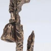 scultura copia in resina  il viaggiatore 