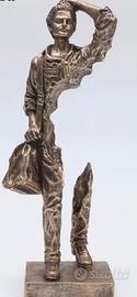 scultura copia in resina  il viaggiatore 