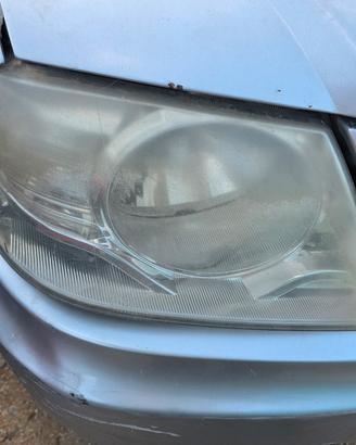 Faro anteriore Tata Xenon 2009