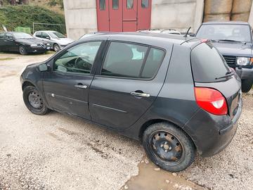 Renault Clio 1.2 5 porte OK NEOPATENTATI