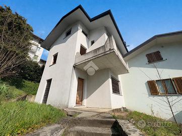 CASA SEMINDIPENDENTE A MONTAGNA IN VALTELLINA