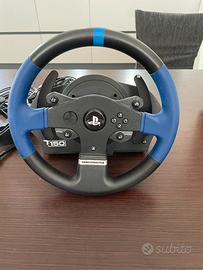 Trustmaster t150 con pedaliera a 2 pedali.