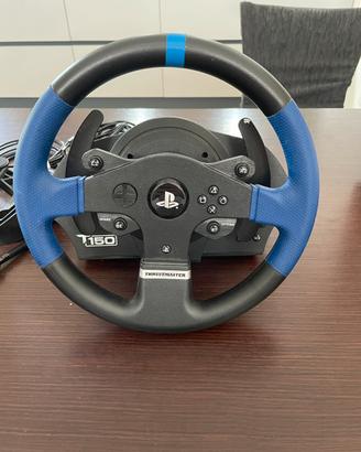 Trustmaster t150 con pedaliera a 2 pedali.