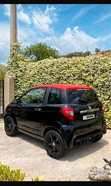 AIXAM MEGA nera tetto rosso con  impianto JBL