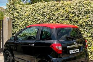 AIXAM MEGA nera tetto rosso con  impianto JBL