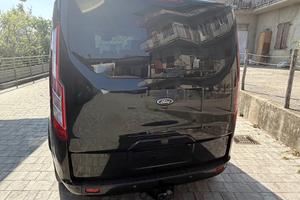Ford Costum Titanium