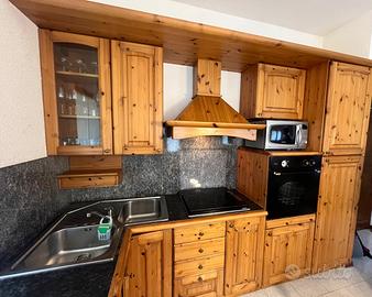 Cucina in Legno Massello + Penisola – Stile Rustic