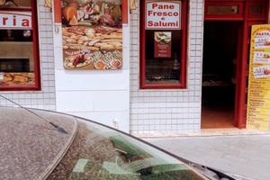 Attività storica in zona dí grande affluenza