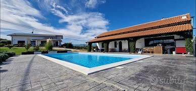 VILLA DI RECENTE COSTRUZIONE CON PISCINA