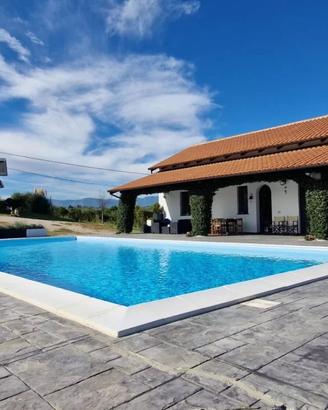 VILLA DI RECENTE COSTRUZIONE CON PISCINA