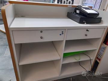 Mobilio negozio abbigliamento