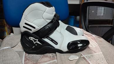 Stivali alpinestars e Ducati Puma