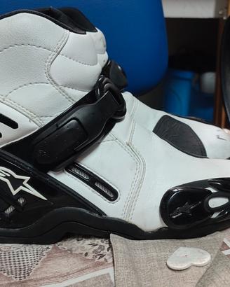 Stivali alpinestars e Ducati Puma