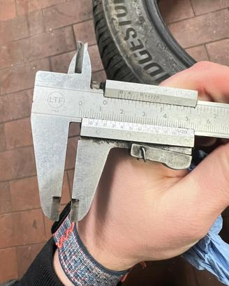 Brigestone 215/55R17 98V