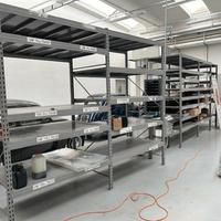 Scaffalatura in metallo