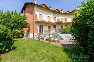 VILLA A SCHIERA A SCOPPITO