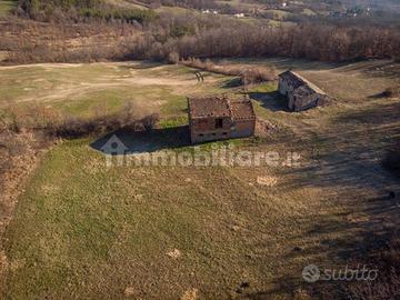 Podere con 2 rustici e 12 ettari di terreno