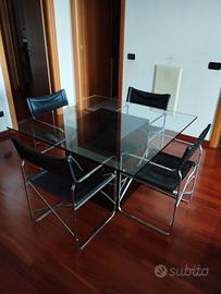 Tavolo Blok, Nanda Vigo e sedie April Zanotta