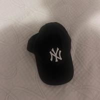 Cappello marca new era nero classico